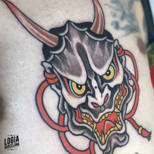 tatuaje_pechos_demonio_tradicional_logiabarcelona_willian_spindola_